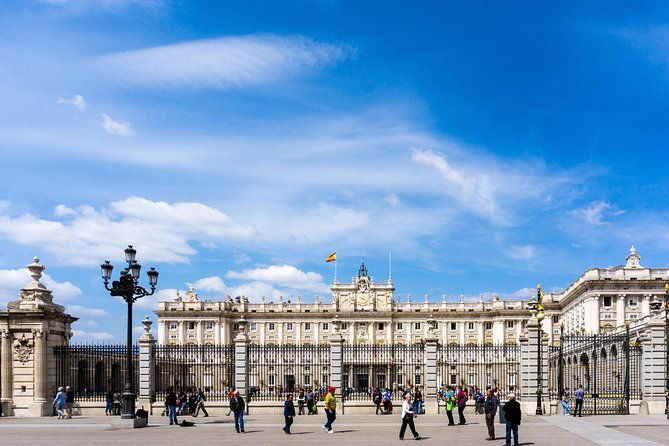 madrid-royal-palace-professional-guided-tour-with-skip-the-line
