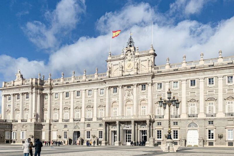 madrid-royal-palace-tour-flamenco-show-tapas-with-drink