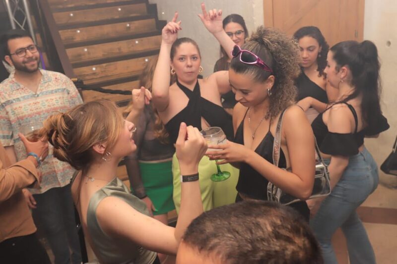 Madrid: Top Pub Crawl with Drinks and Free Nightclub Entry - Safety and Language