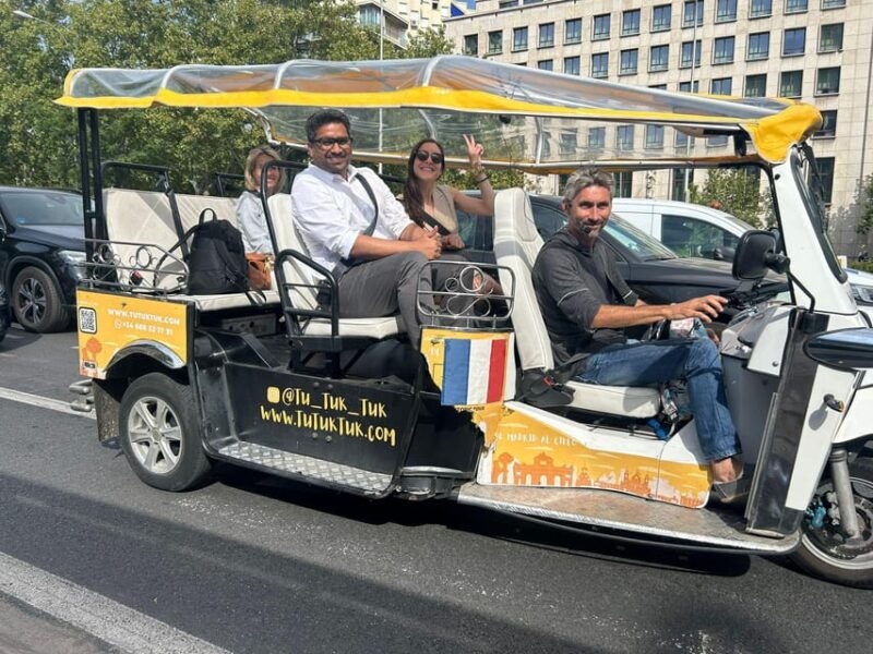 madrid-traditional-tour-wh-private-guide-in-yellow-tuk-tuk