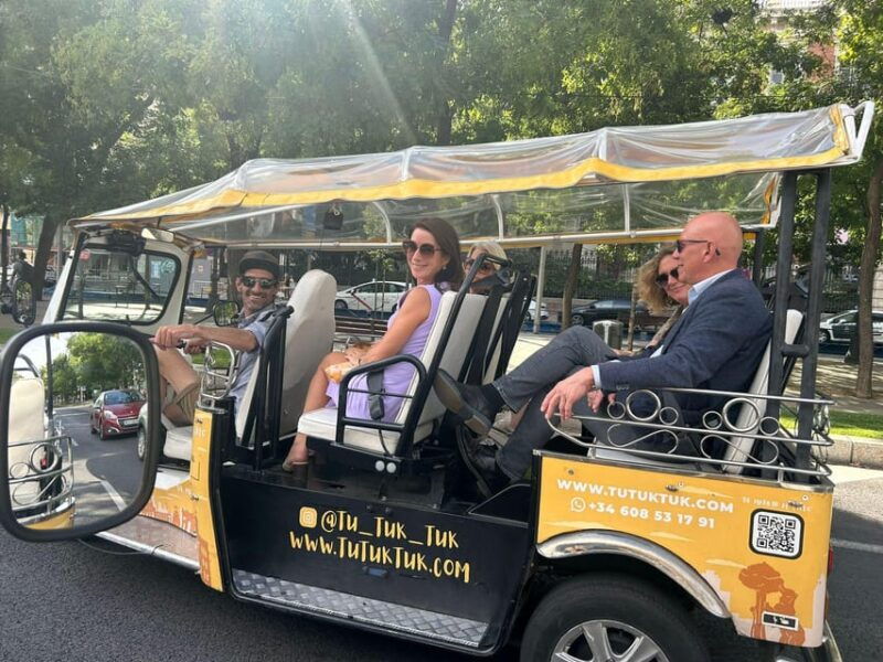 madrid-traditional-tour-wh-private-guide-in-yellow-tuk-tuk