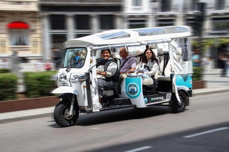 madrid-tuk-tuk-welcoming-tour