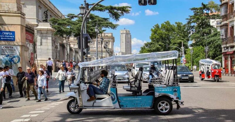 madrid-tuk-tuk-welcoming-tour