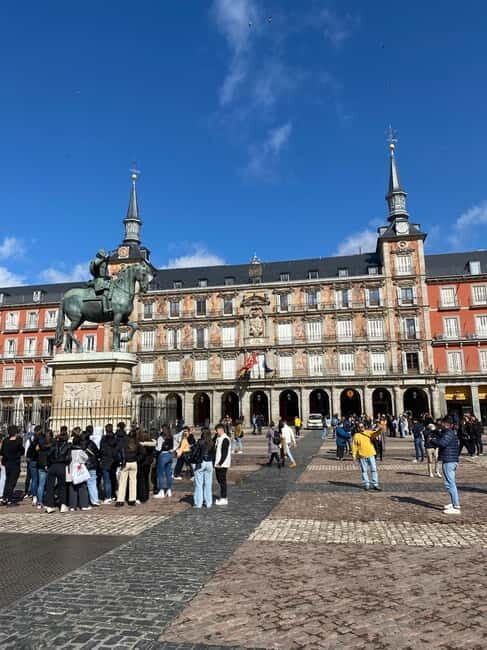 Madrid: walk through the Barrio de los Austrias with the option of visiting the Prado Museum - Key Points