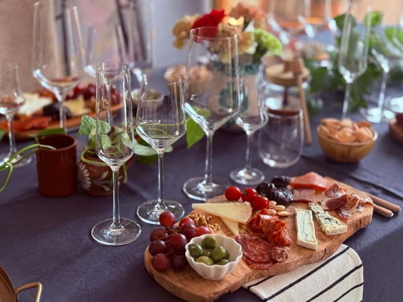 Madrid: Wines & Wonders - A Tasting in a Private Gallery - Learning and Storytelling