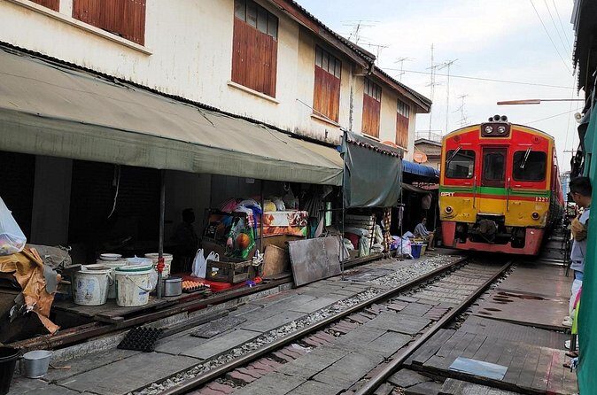 Mae Klong Hoop Rom Market and Floating Market Private Day Tour - Insights from Past Feedback