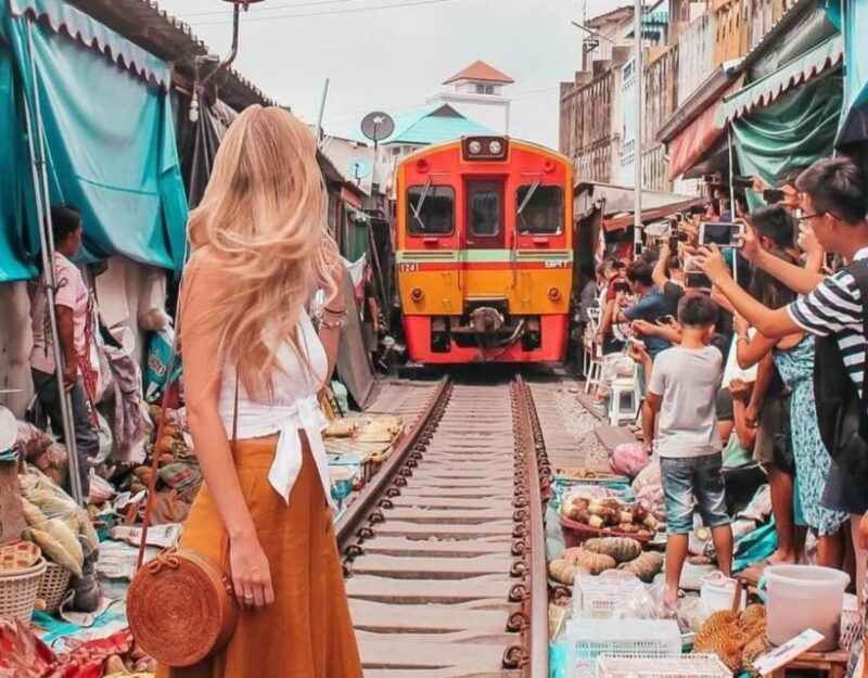 maeklong-railway-floating-market-tour