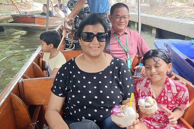 Maeklong Railway Market & Damnoen Saduak Market Paddle Boat Tour - Why This Tour Works Well