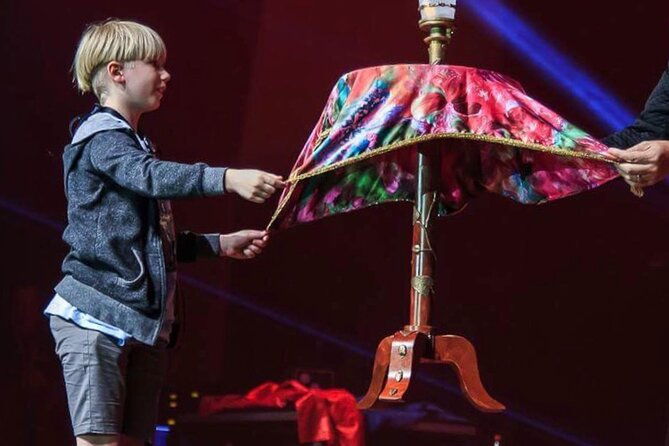 magic-up-close-early-show-at-las-vegas-magic-theater