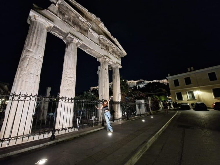 magic-walk-in-athens-with-local-friends