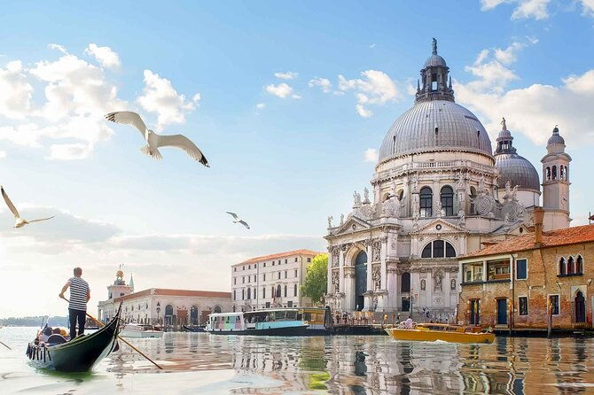 magical-gondola-journey-explore-venices-grand-canal-in-style