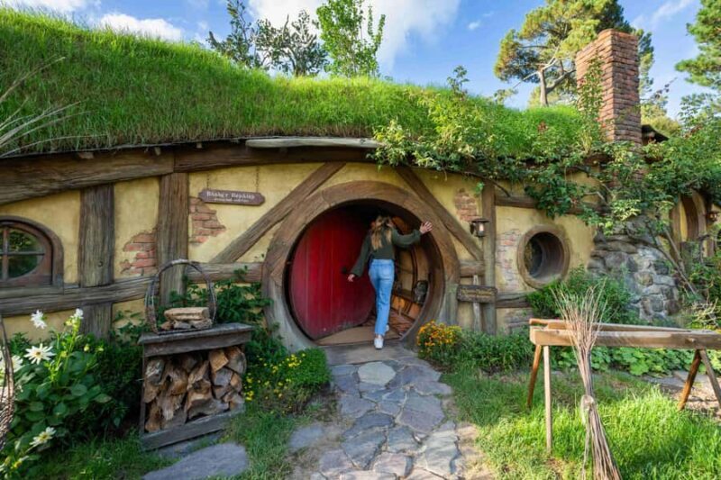 Magical Hobbiton & Waitomo Caves Small Group from Auckland - Key Points