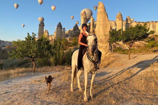 magical-horse-ride-with-balloon-in-cappadocia