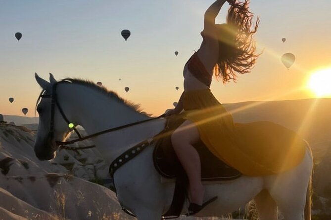 magical-horse-ride-with-balloon-in-cappadocia