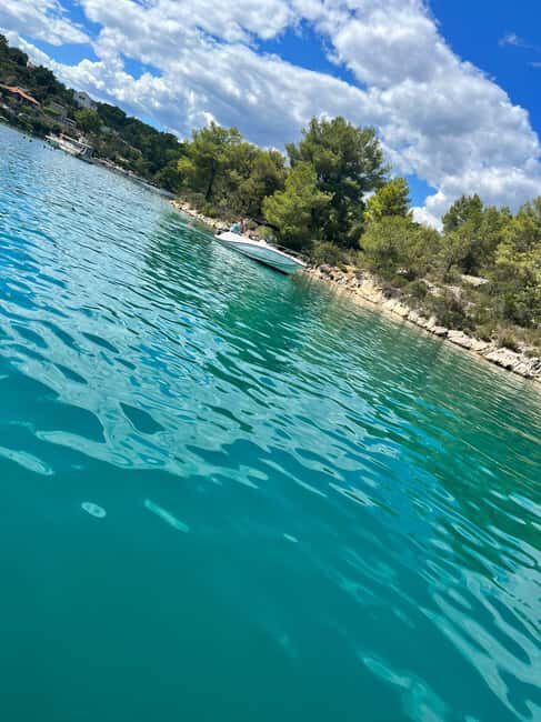 Magnific blue lagoon, speed boat water, wine&towels included - Key Points