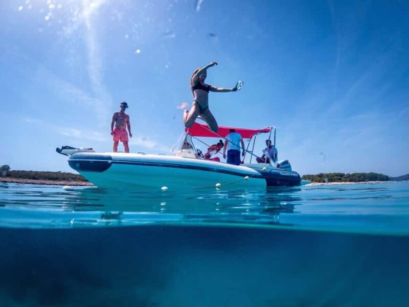 Magnific blue lagoon,speed boat towels included - Key Points