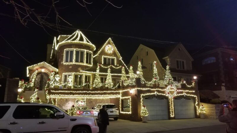 magnificent-christmas-lights-tour-of-dyker-heights-brooklyn