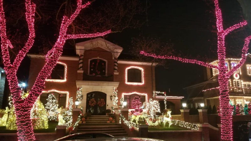 magnificent-christmas-lights-tour-of-dyker-heights-brooklyn