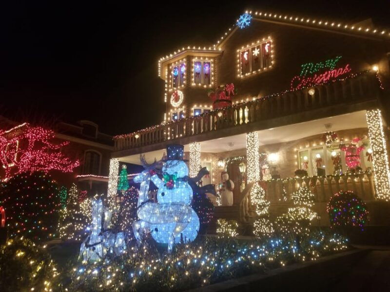magnificent-christmas-lights-tour-of-dyker-heights-brooklyn