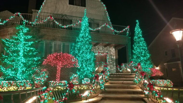 magnificent-christmas-lights-tour-of-dyker-heights-brooklyn