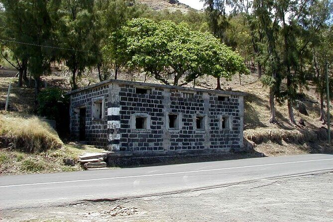 Mahebourg Private Historical & Street Food Tour with transfer - Who Should Consider This Tour?