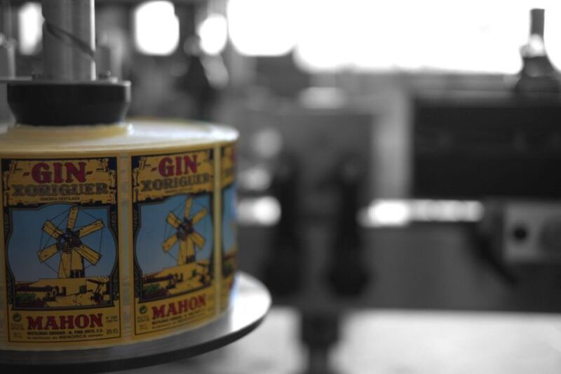 mahon-gin-distillery-tour-with-tasting-appetizers