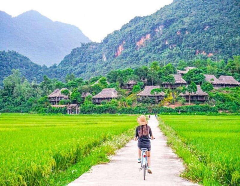 mai-chau-hoa-binh-full-day-group-tour-by-limousine