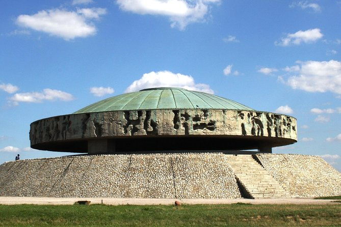 majdanek-tour-full-day-tour-from-warsaw-by-private-car
