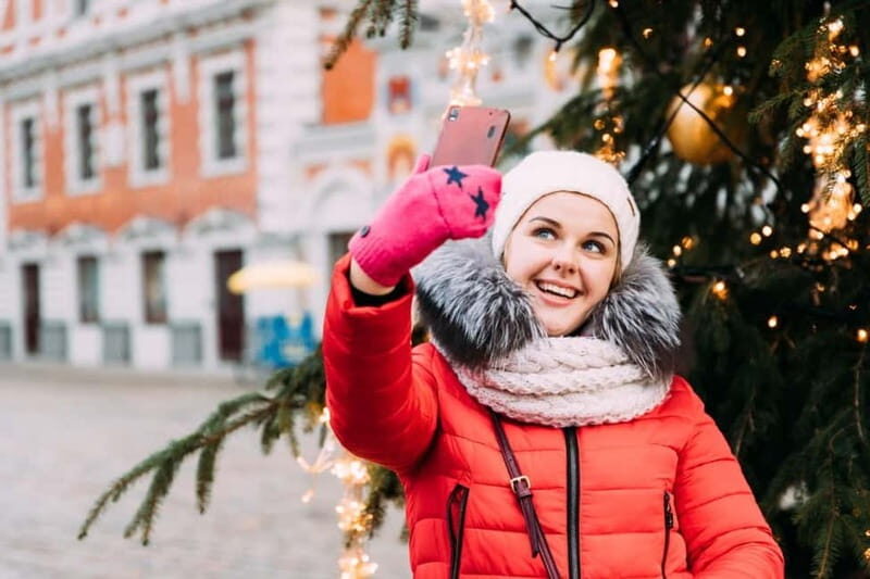 Majestic Christmas Walking Tour in Riga - Key Points
