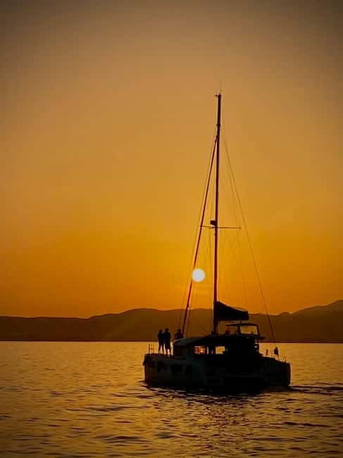 Majorca: Dinner aboard a private catamaran with snorkeling and paddle surfing - What Makes This Tour Stand Out?