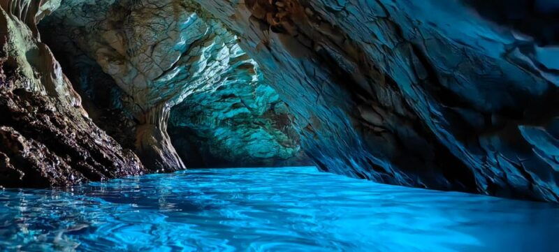 makarska-3-island-speedboat-tourlittle-blue-cave-lagoon