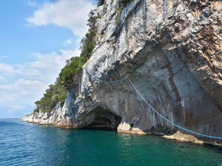 makarska-island-cave-cruise-with-snorkeling-stops
