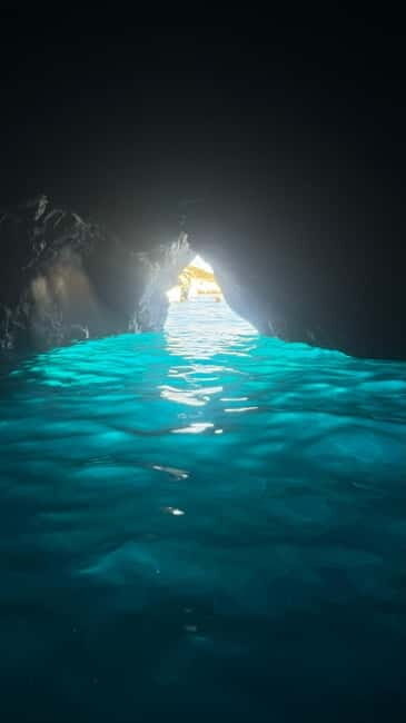 Makarska: Private halfday boat tour ,Hvar,small blue Cave - An In-Depth Look at the Tour