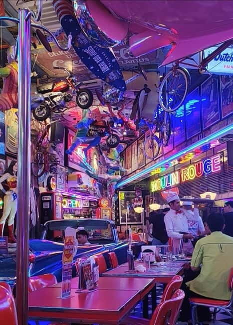 Makati: Poblacion Nightlife Tour with Female Guide - Key Points