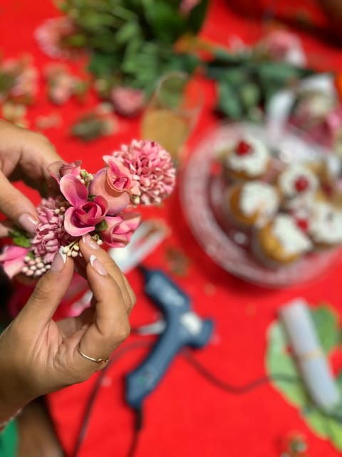 make-a-traditional-sevillian-headpiece-2