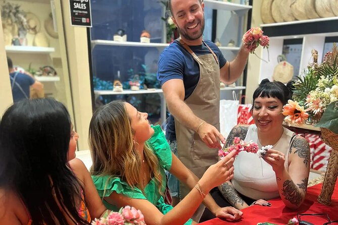 make-a-traditional-sevillian-headpiece