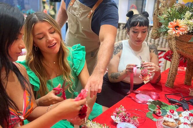 make-a-traditional-sevillian-headpiece