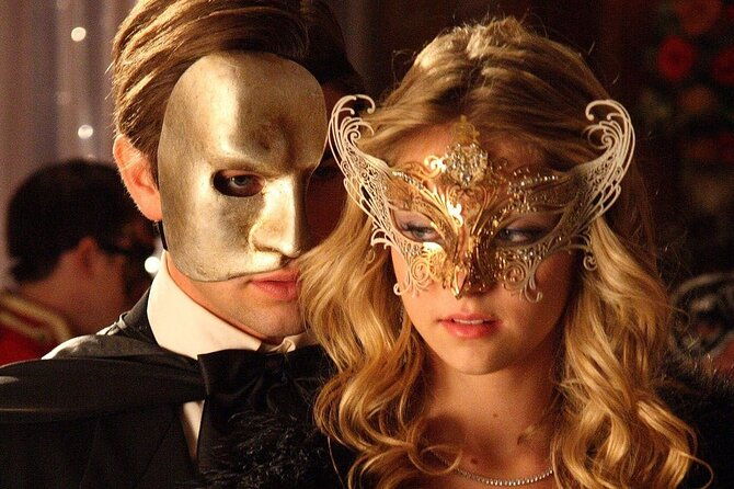 make-a-venetian-mask-and-craft-your-imagination