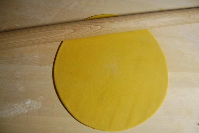 make-homemade-pasta-in-bologna-with-professional-pasta-maker-pio