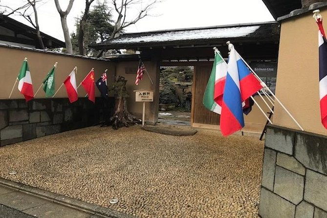 make-your-own-bonsai-with-a-professional-artist-in-tokyo