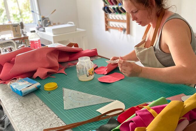 make-your-own-leather-accesories-pouch-bag-passport-holder