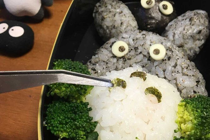 making-a-bento-box-with-cute-character-look-in-japan