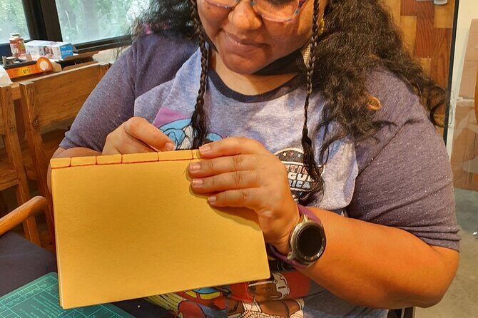 Making a traditional notebook & naming on it in Hangeul in Seoul - Making a traditional notebook & naming on it in Seoul: An authentic craft experience