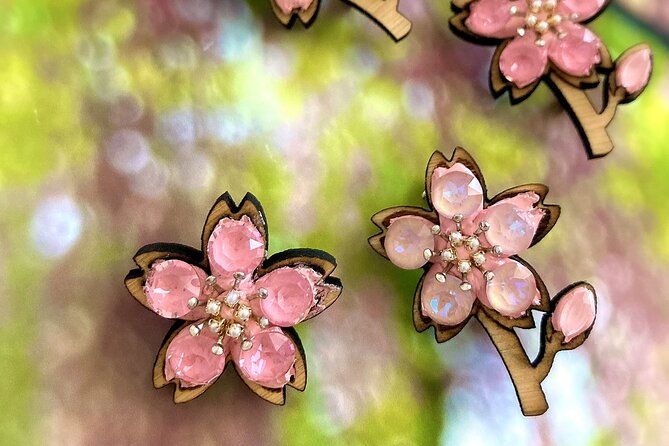 making-accessories-with-eco-wood-and-swarovski-crystals-in-nara