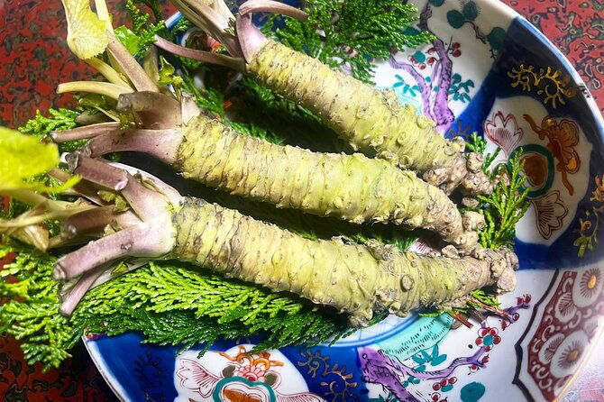 making-hand-rolled-sushi-with-the-okami