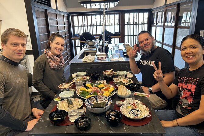 making-hand-rolled-sushi-with-the-okami