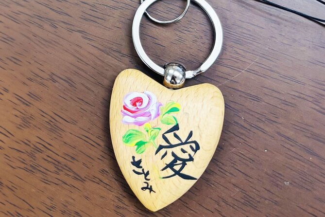 making-tall-paint-keychains-with-kanji-writing-in-amagasaki