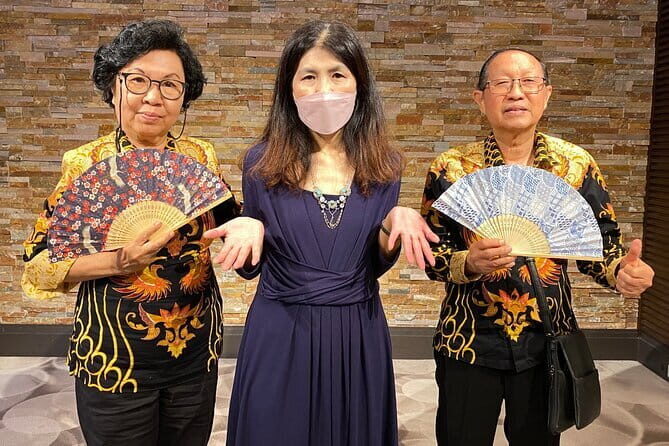 Making traditional Japanese cultural fans in Tokyo - Key Points