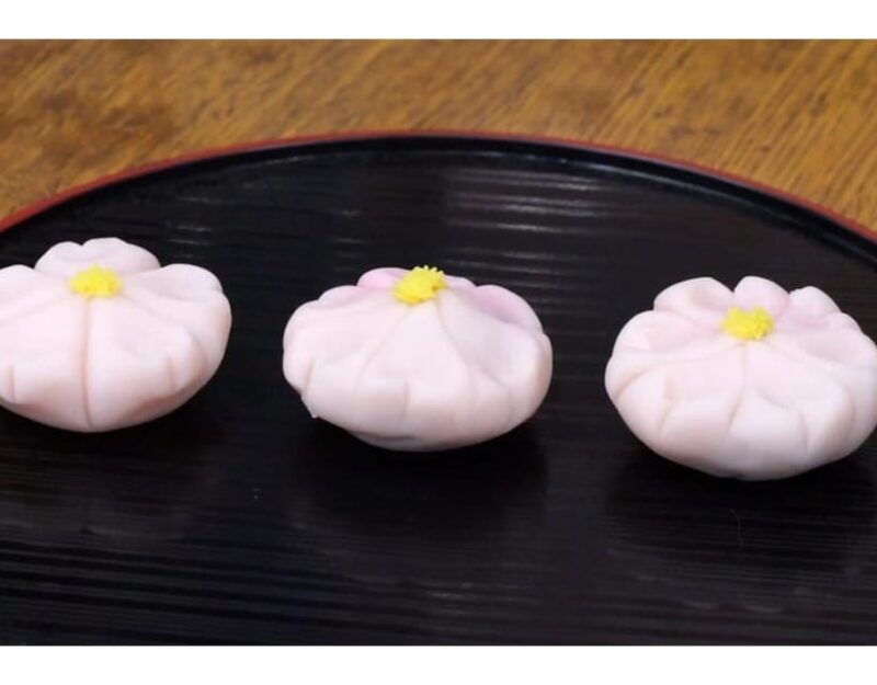 making-wagashi-japanese-sweets-at-tokyos-koboji-temple