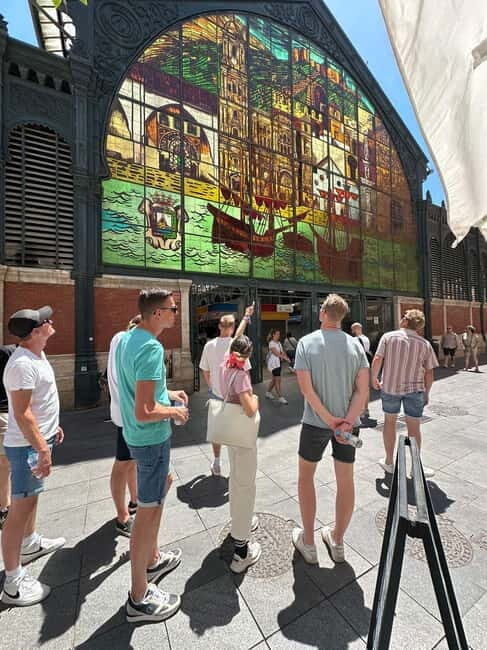 Málaga: City Highlights and Tapas Tasting Tour - Exploring Málagas Highlights  